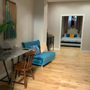 Beautiful Basement-tony Appartment-in The Heart Of Milano